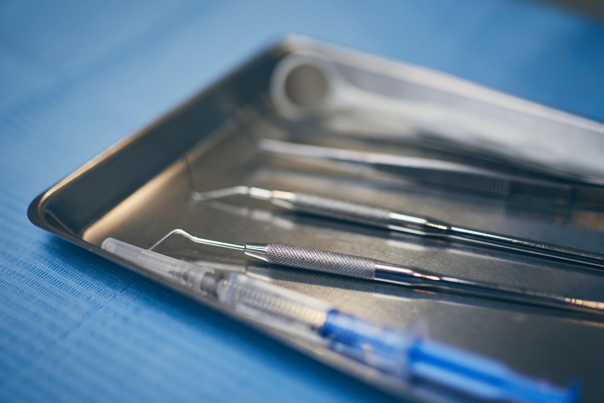 Arrangement dental tools in dental surgery